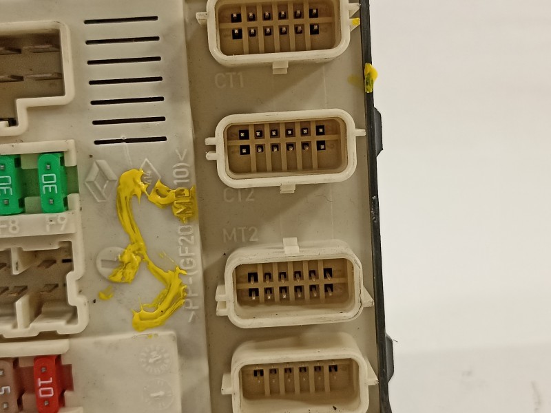 Recambio de caja reles / fusibles para renault megane iii berlina 5 p dynamique referencia OEM IAM 284B68372R  