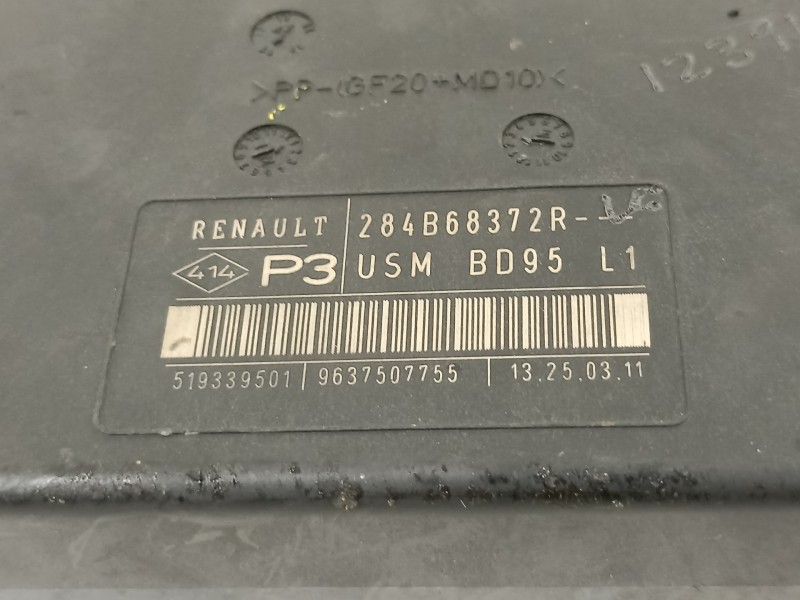 Recambio de caja reles / fusibles para renault megane iii berlina 5 p dynamique referencia OEM IAM 284B68372R  