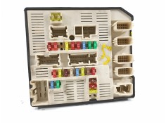 Recambio de caja reles / fusibles para renault megane iii berlina 5 p dynamique referencia OEM IAM 284B68372R  