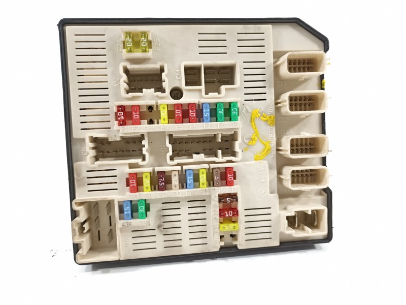 Recambio de caja reles / fusibles para renault megane iii berlina 5 p dynamique referencia OEM IAM 284B68372R  