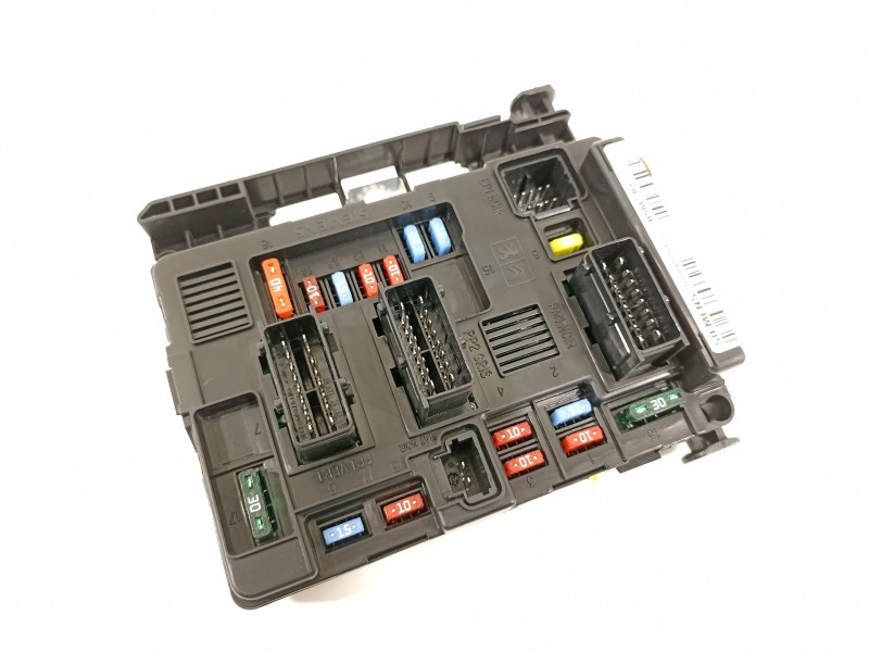 Recambio de caja reles / fusibles para peugeot 1007 dolce referencia OEM IAM 9650618480  