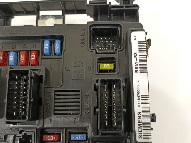 Recambio de caja reles / fusibles para peugeot 1007 dolce referencia OEM IAM 9650618480  