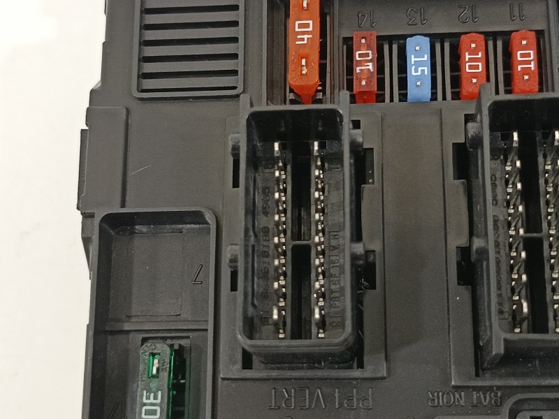 Recambio de caja reles / fusibles para peugeot 1007 dolce referencia OEM IAM 9650618480  