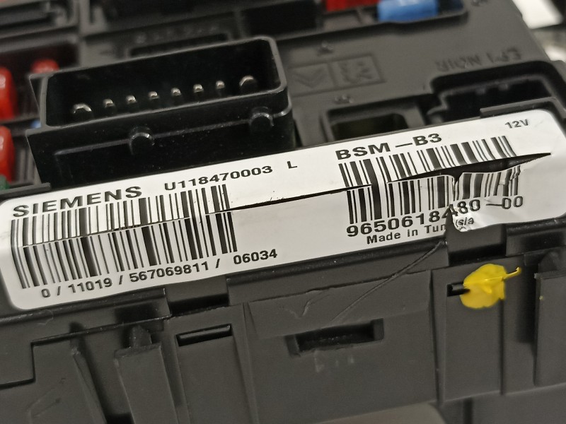 Recambio de caja reles / fusibles para peugeot 1007 dolce referencia OEM IAM 9650618480  