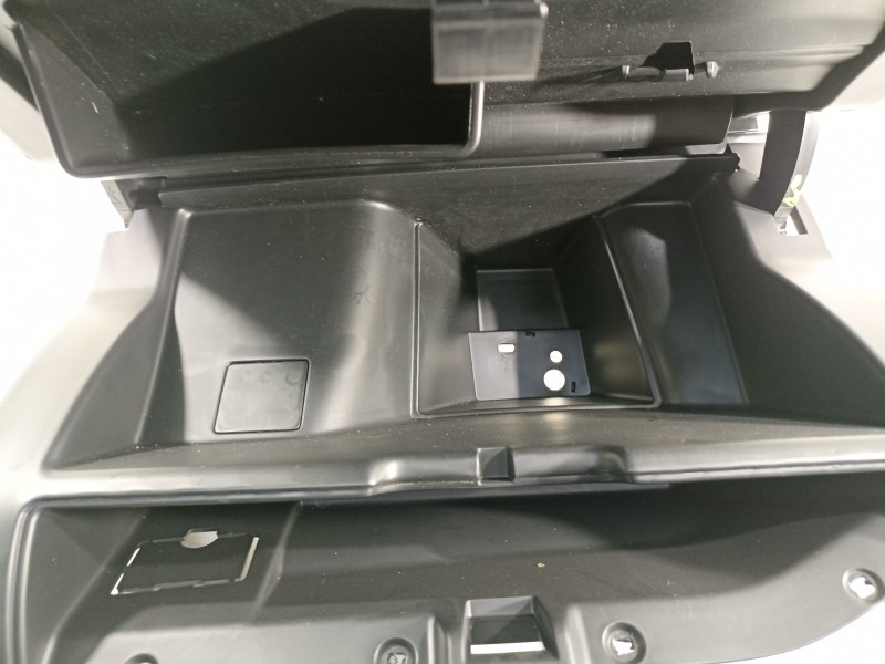 Recambio de guantera para citroën berlingo station wagon 20 aniversario edition referencia OEM IAM 8226SQ  