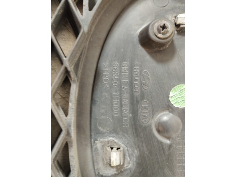 Recambio de rejilla delantera para kia cee´d emotion referencia OEM IAM 863501H000  