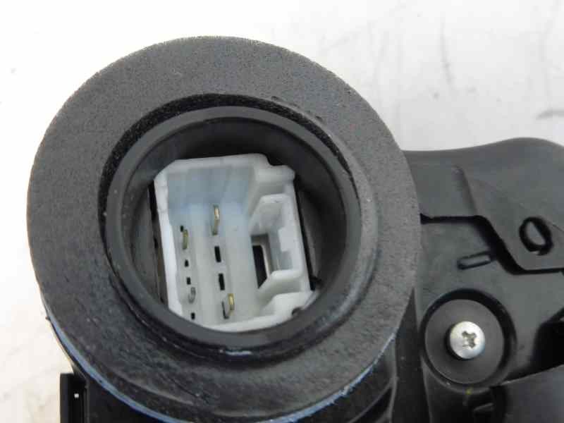 Recambio de cerradura puerta trasera derecha para toyota verso active referencia OEM IAM   