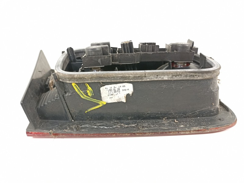 Recambio de piloto trasero derecho en porton para renault laguna ii (bg0) authentique referencia OEM IAM 8200002476  