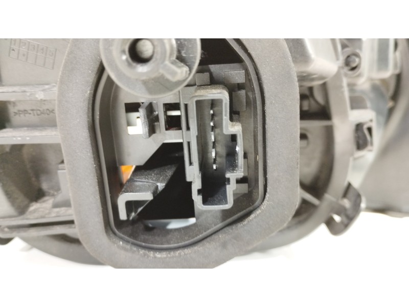 Recambio de piloto trasero derecho para peugeot 208 business line referencia OEM IAM 9810430580  