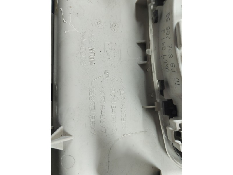 Recambio de luz interior para citroën c4 lim. collection referencia OEM IAM 96887768BJ  