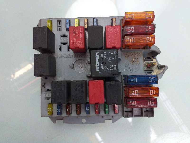 Recambio de caja reles / fusibles para alfa romeo 147 (190) 1.9 jtd 16v distinctive referencia OEM IAM 51742420  