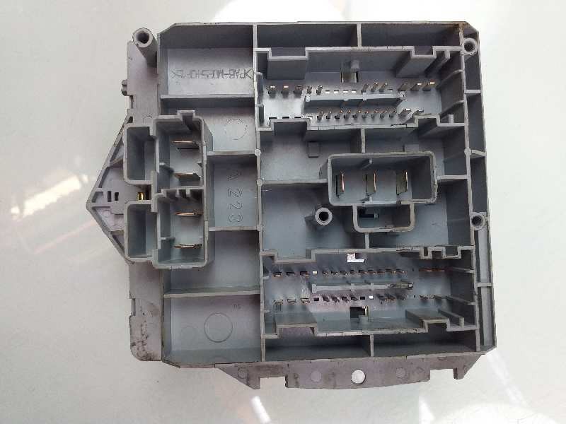 Recambio de caja reles / fusibles para alfa romeo 147 (190) 1.9 jtd 16v distinctive referencia OEM IAM 51742420  