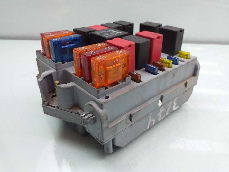 Recambio de caja reles / fusibles para alfa romeo 147 (190) 1.9 jtd 16v distinctive referencia OEM IAM 51742420  