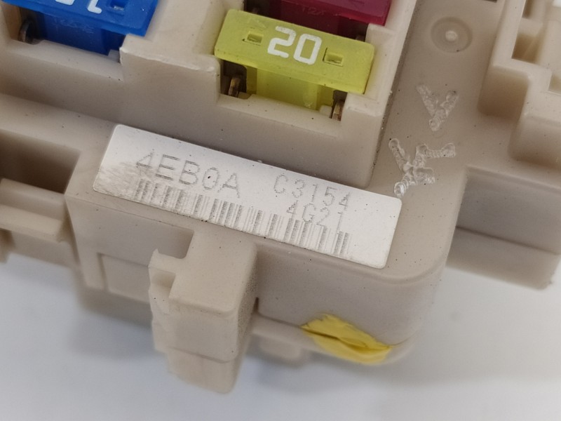Recambio de caja reles / fusibles para nissan qashqai (j11) 360 referencia OEM IAM 4EB0A C31544G21 