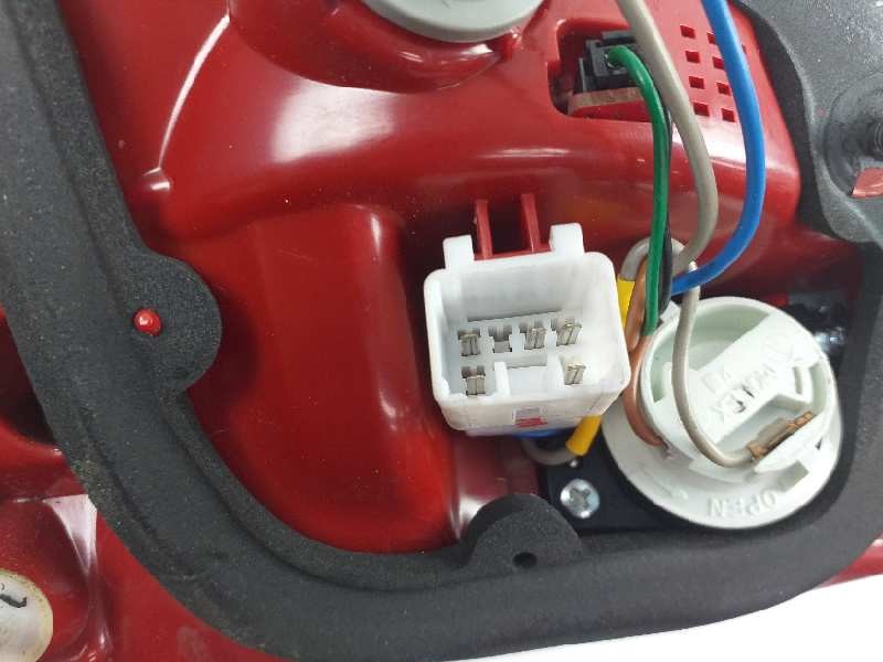 Recambio de piloto trasero derecho para kia cee´d sporty wagon drive referencia OEM IAM 92404A2200  