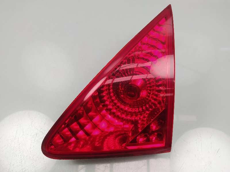 Recambio de piloto trasero derecho en porton para peugeot 3008 premium referencia OEM IAM 9683460980 26030204 