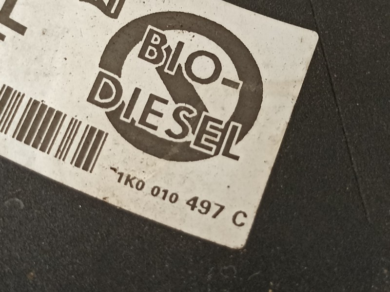 Recambio de tapa exterior combustible para volkswagen golf vii lim. advance bluemotion referencia OEM IAM 1K0010497C  