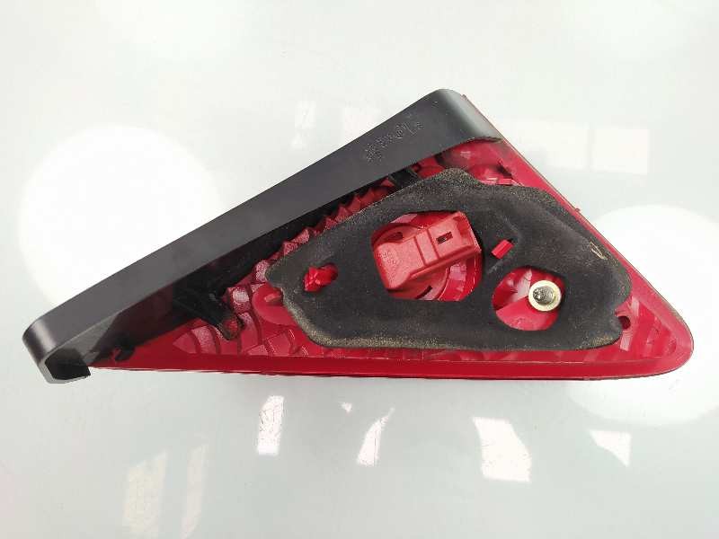 Recambio de piloto trasero izquierdo en porton para peugeot 3008 premium referencia OEM IAM 9683461080 26030104 