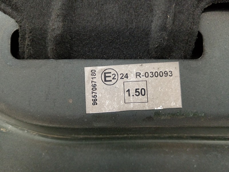 Recambio de capot para peugeot 207 confort referencia OEM IAM 9657067180  