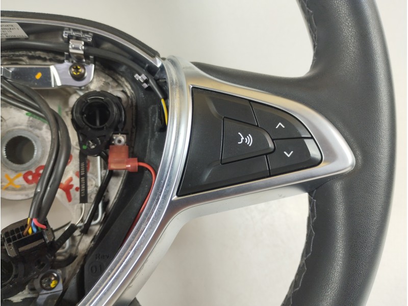 Recambio de volante para dacia duster ii sl 2019 referencia OEM IAM 484007487R  