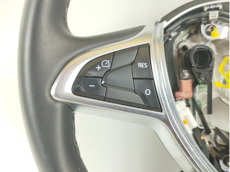 Recambio de volante para dacia duster ii sl 2019 referencia OEM IAM 484007487R  