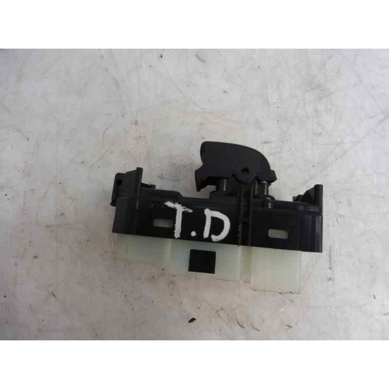 Recambio de mando elevalunas trasero derecho para toyota land cruiser (j12) 3.0 d4-d vx referencia OEM IAM   