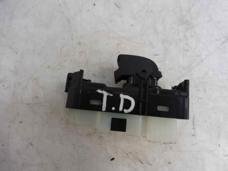 Recambio de mando elevalunas trasero derecho para toyota land cruiser (j12) 3.0 d4-d vx referencia OEM IAM   