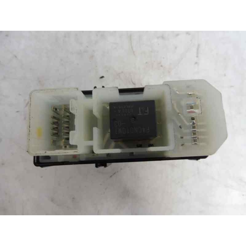 Recambio de mando elevalunas trasero derecho para toyota land cruiser (j12) 3.0 d4-d vx referencia OEM IAM   