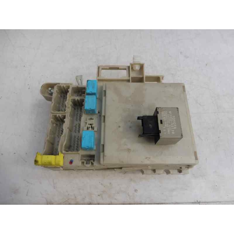 Recambio de caja reles / fusibles para toyota land cruiser (j12) 3.0 d4-d vx referencia OEM IAM   