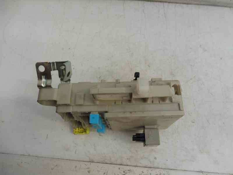 Recambio de caja reles / fusibles para toyota land cruiser (j12) 3.0 d4-d vx referencia OEM IAM   