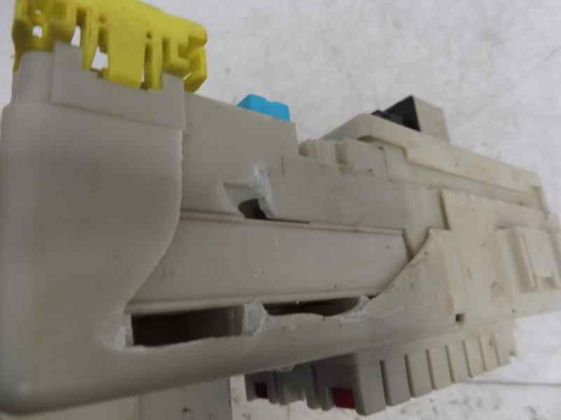 Recambio de caja reles / fusibles para toyota land cruiser (j12) 3.0 d4-d vx referencia OEM IAM   