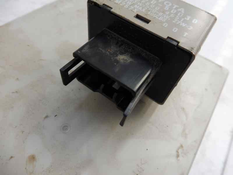 Recambio de caja reles / fusibles para toyota land cruiser (j12) 3.0 d4-d vx referencia OEM IAM   