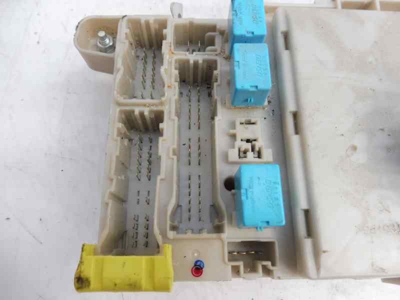 Recambio de caja reles / fusibles para toyota land cruiser (j12) 3.0 d4-d vx referencia OEM IAM   