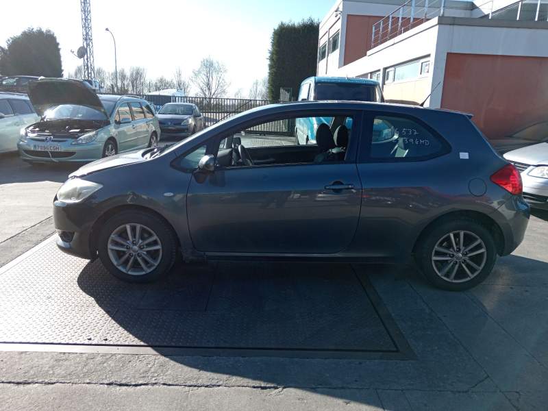toyota auris (_e15_) del año 2009