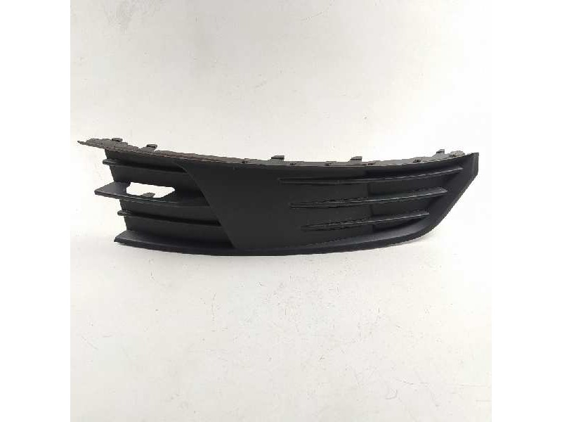 Recambio de rejilla paragolpes derecha para skoda fabia ambition referencia OEM IAM 8V0807368  
