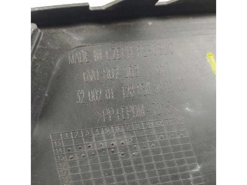 Recambio de rejilla paragolpes derecha para skoda fabia ambition referencia OEM IAM 8V0807368  