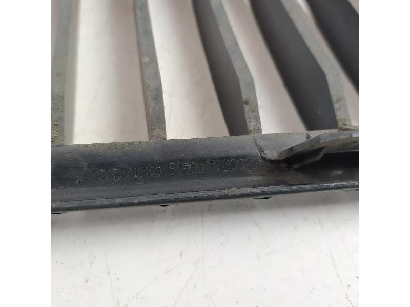 Recambio de rejilla paragolpes central para bmw serie 3 berlina (e90) 320d referencia OEM IAM 7120009  