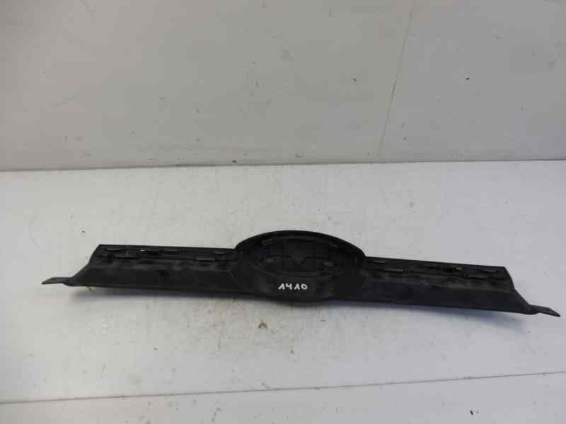 Recambio de rejilla delantera para ford focus lim. (cb8) titanium referencia OEM IAM BM518A133C  