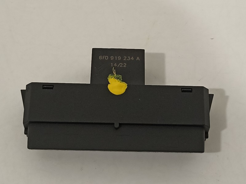 Recambio de pantalla multifuncion para seat arona xperience referencia OEM IAM 6F0919234A  