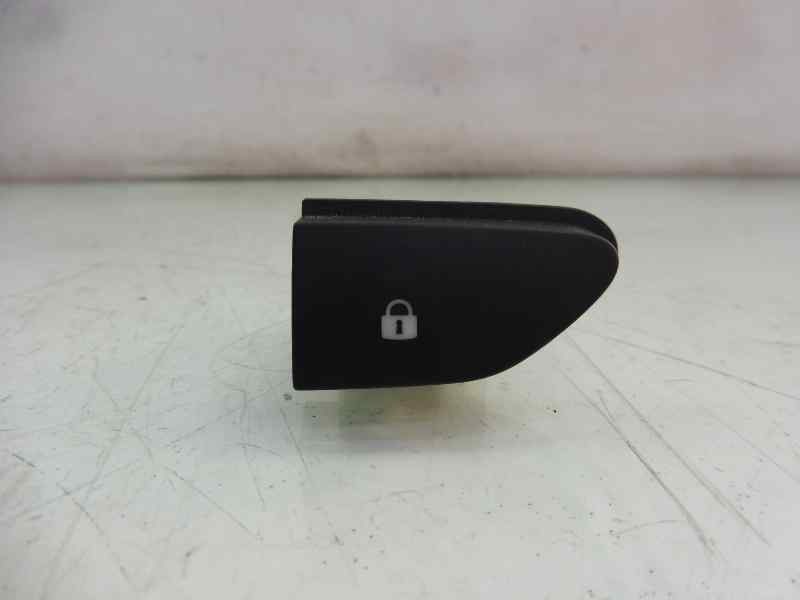 Recambio de mando multifuncion para renault captur dynamique referencia OEM IAM 252103679R  