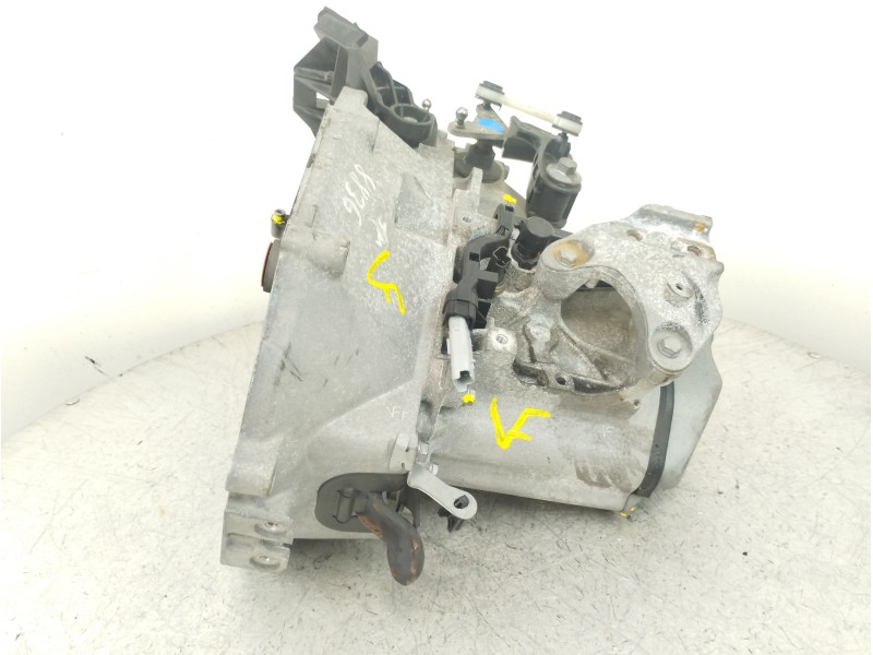 Recambio de caja cambios para peugeot 208 1.2 12v vti referencia OEM IAM 20A704  