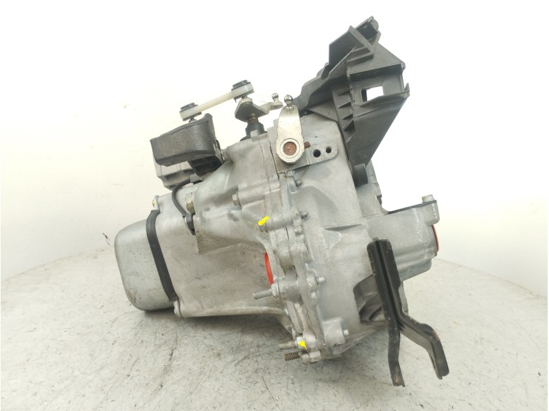 Recambio de caja cambios para peugeot 208 1.2 12v vti referencia OEM IAM 20A704  