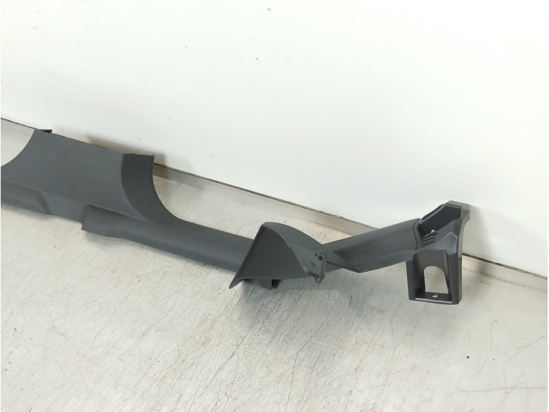 Recambio de molduras delanteras para seat arona xperience referencia OEM IAM 6F0863484  