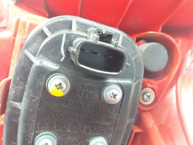 Recambio de piloto trasero izquierdo para toyota auris hybrid active referencia OEM IAM 8155602730  