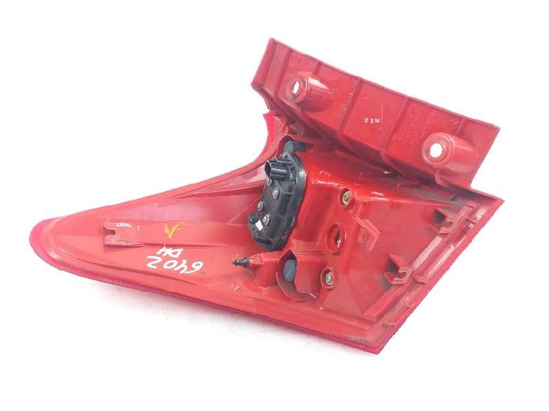Recambio de piloto trasero derecho para toyota auris hybrid active referencia OEM IAM 8155602730  