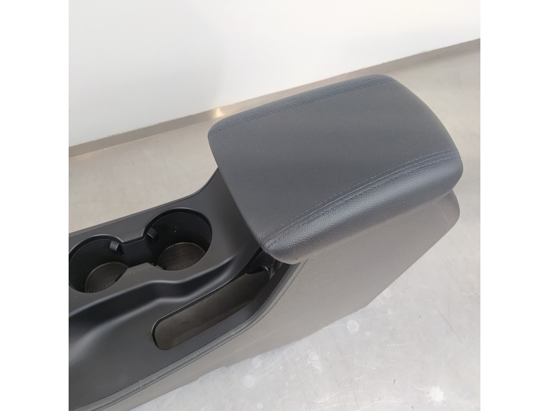 Recambio de apoyabrazos central para hyundai tucson kosmo 4wd referencia OEM IAM 84690D7200 84612D7200 84611D7200