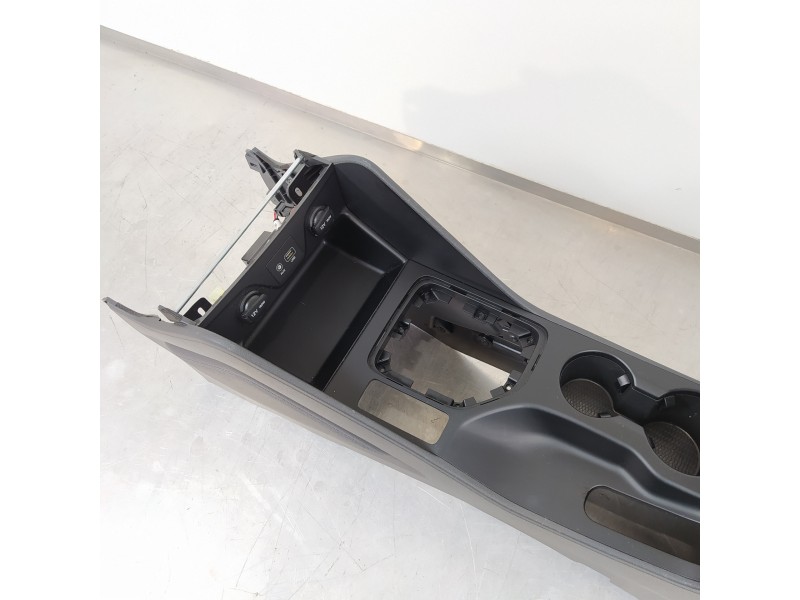 Recambio de apoyabrazos central para hyundai tucson kosmo 4wd referencia OEM IAM 84690D7200 84612D7200 84611D7200