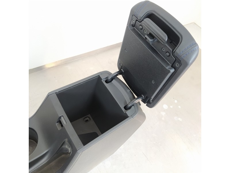 Recambio de apoyabrazos central para hyundai tucson kosmo 4wd referencia OEM IAM 84690D7200 84612D7200 84611D7200