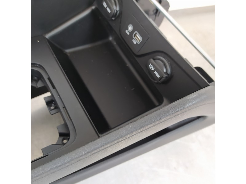 Recambio de apoyabrazos central para hyundai tucson kosmo 4wd referencia OEM IAM 84690D7200 84612D7200 84611D7200