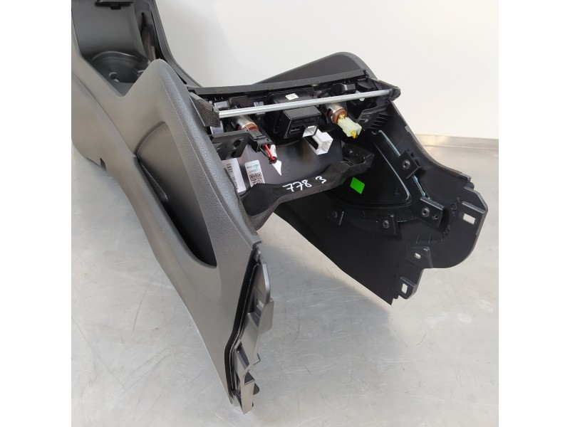 Recambio de apoyabrazos central para hyundai tucson kosmo 4wd referencia OEM IAM 84690D7200 84612D7200 84611D7200